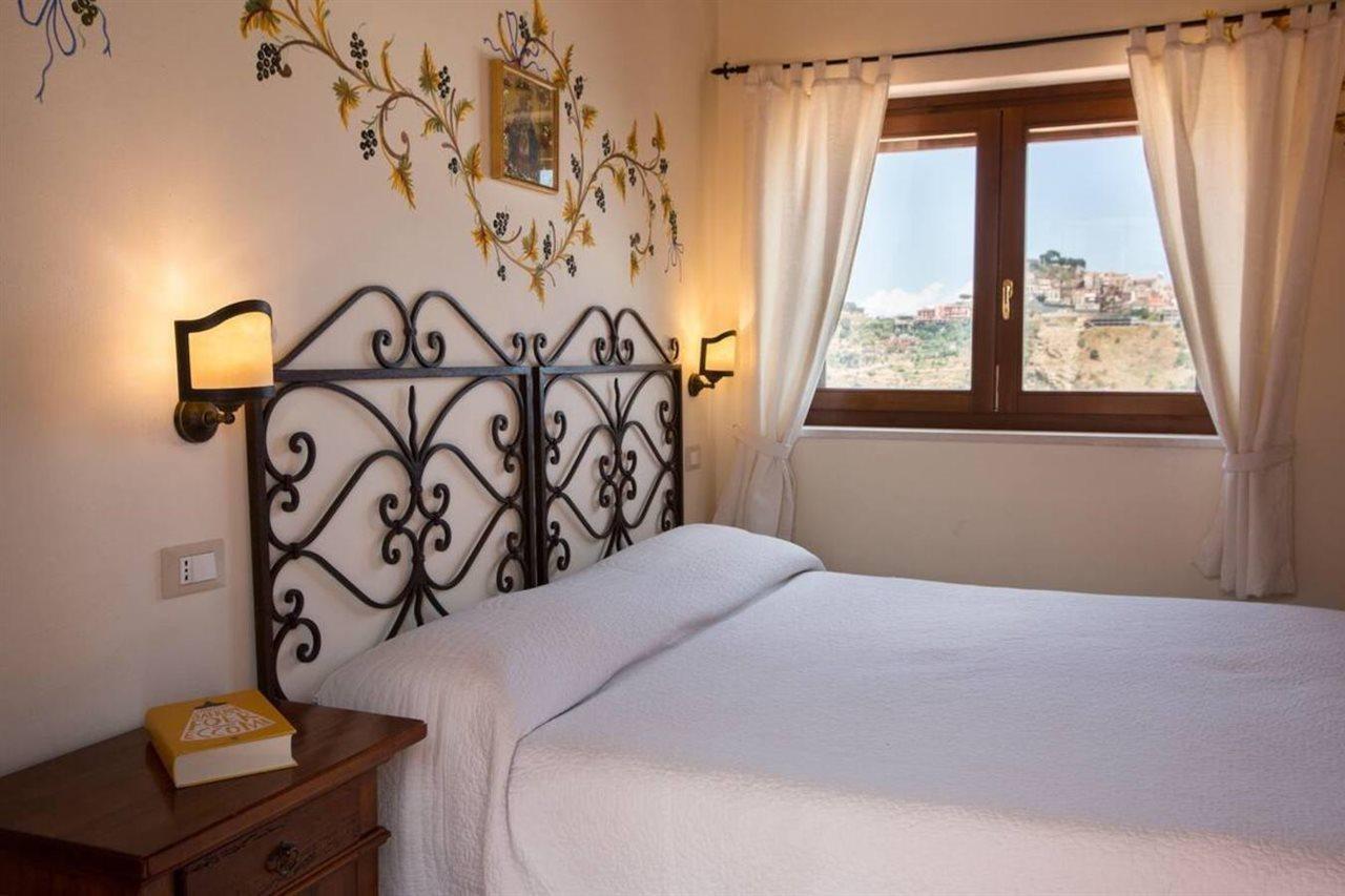 Hostal Casale Di Caterina Taormina Exterior foto